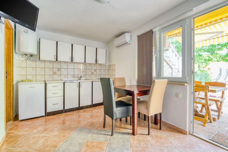 Apartments Nika With Swimming Pool And Beautiful Sea View Dobreć Exterior foto