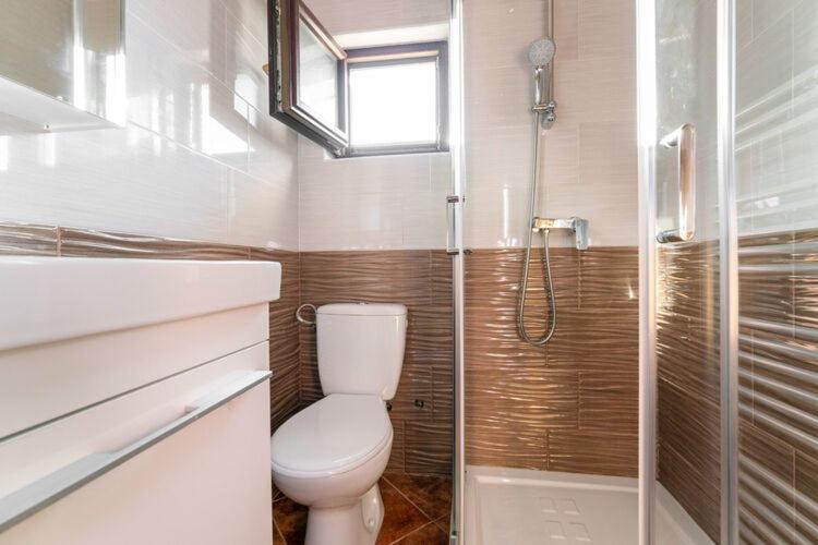 Apartments Nika With Swimming Pool And Beautiful Sea View Dobreć Exterior foto