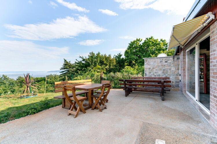 Apartments Nika With Swimming Pool And Beautiful Sea View Dobreć Exterior foto